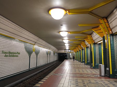 U8 U-Bahnhof Franz-Neumann-Platz Am Schäfersee